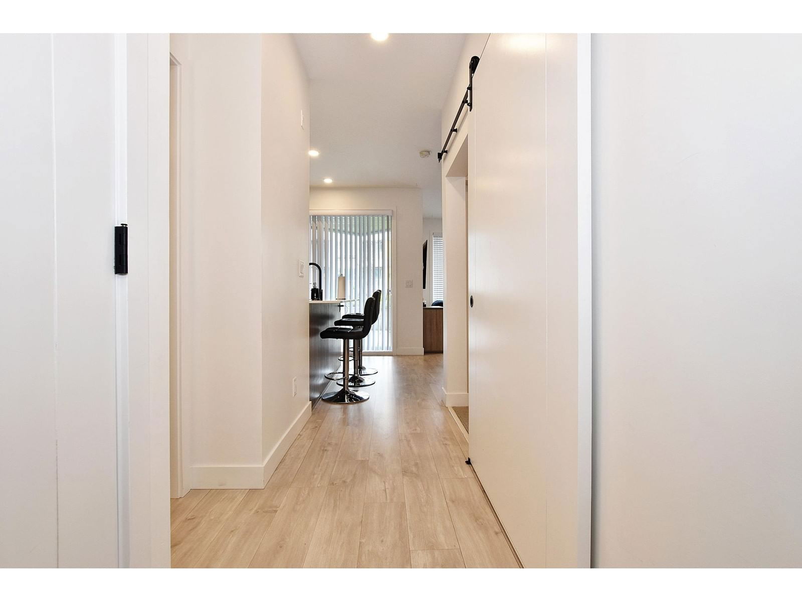 202 - 32828 LANDEAU Image 6