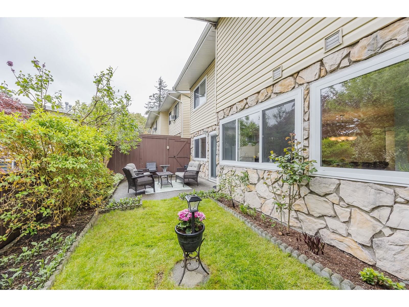 65 - 9370 122 Image 34