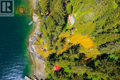 319 DAVID Road | Bowen Island British Columbia | Slide Image Seven