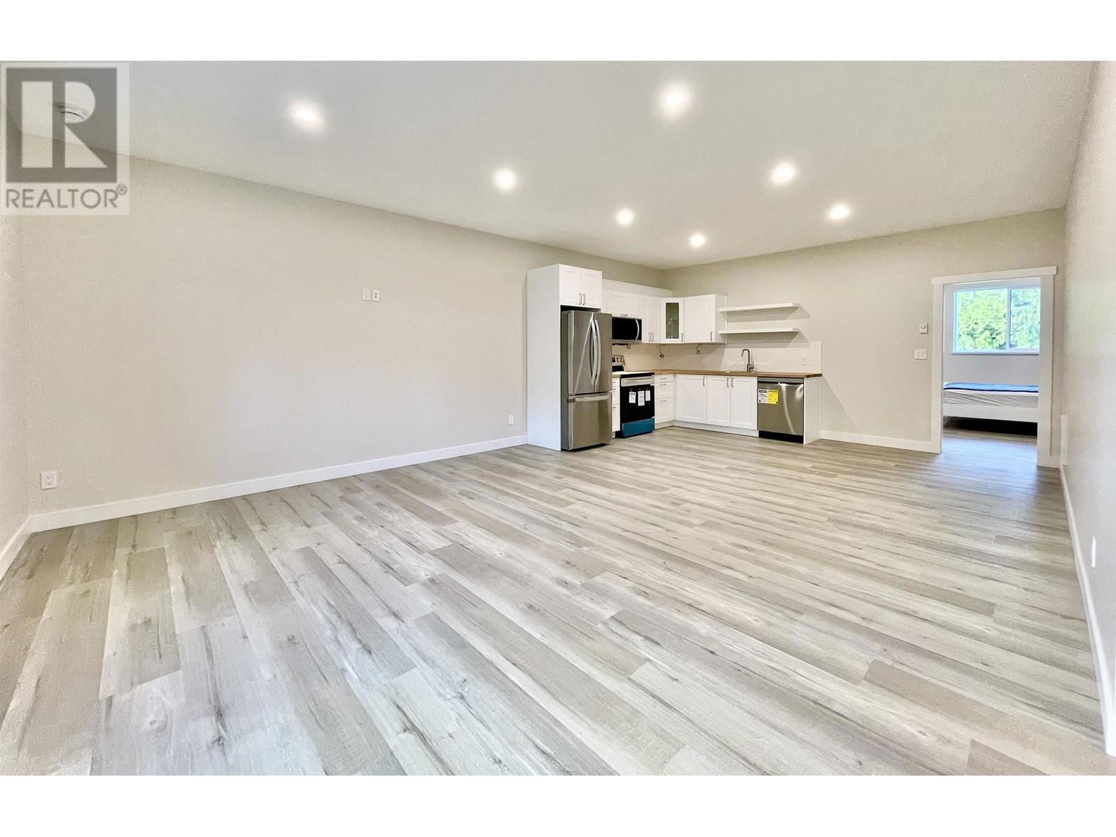 6159 GALE AVENUE Image 27