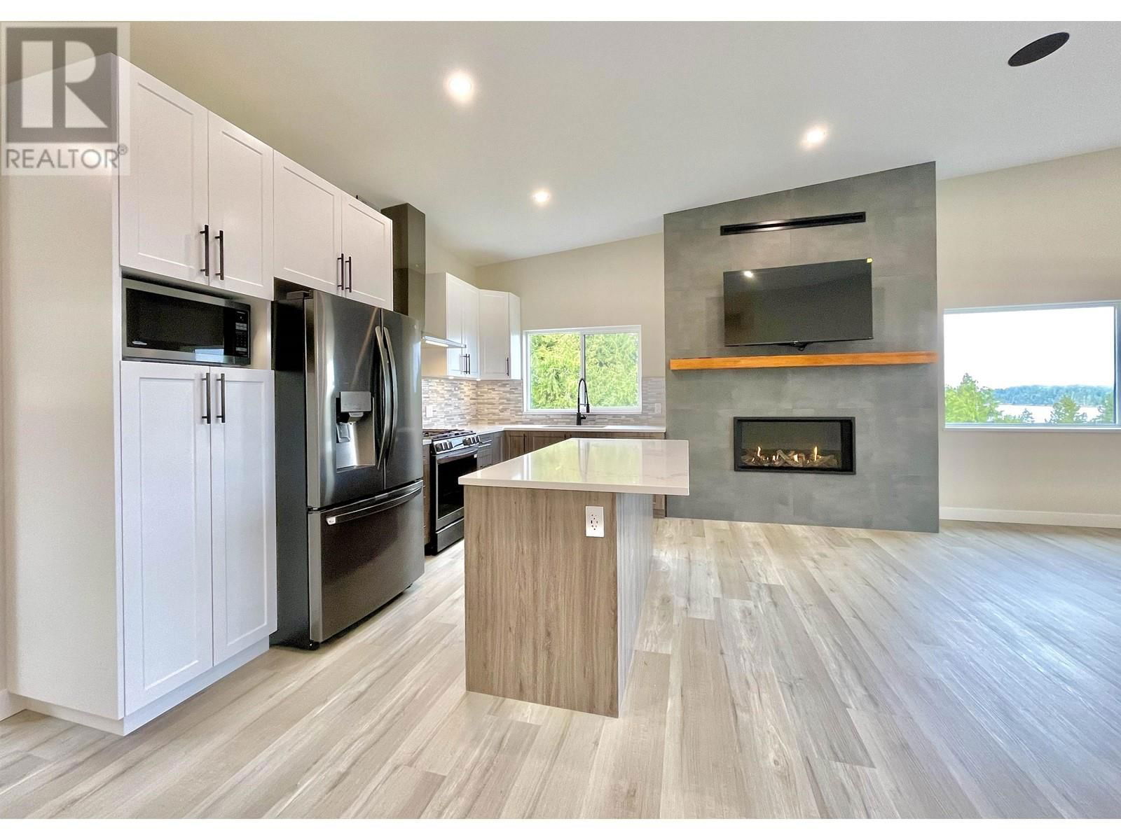 6159 GALE AVENUE Image 4