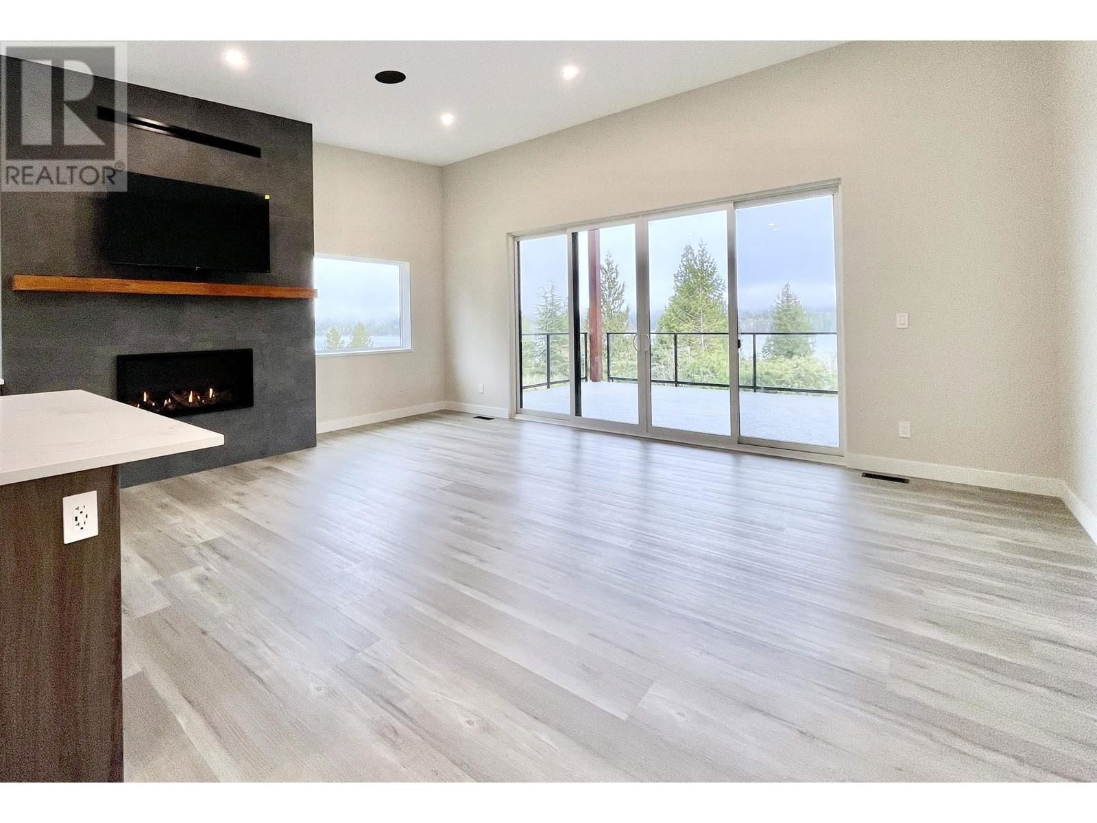 6159 GALE AVENUE Image 5