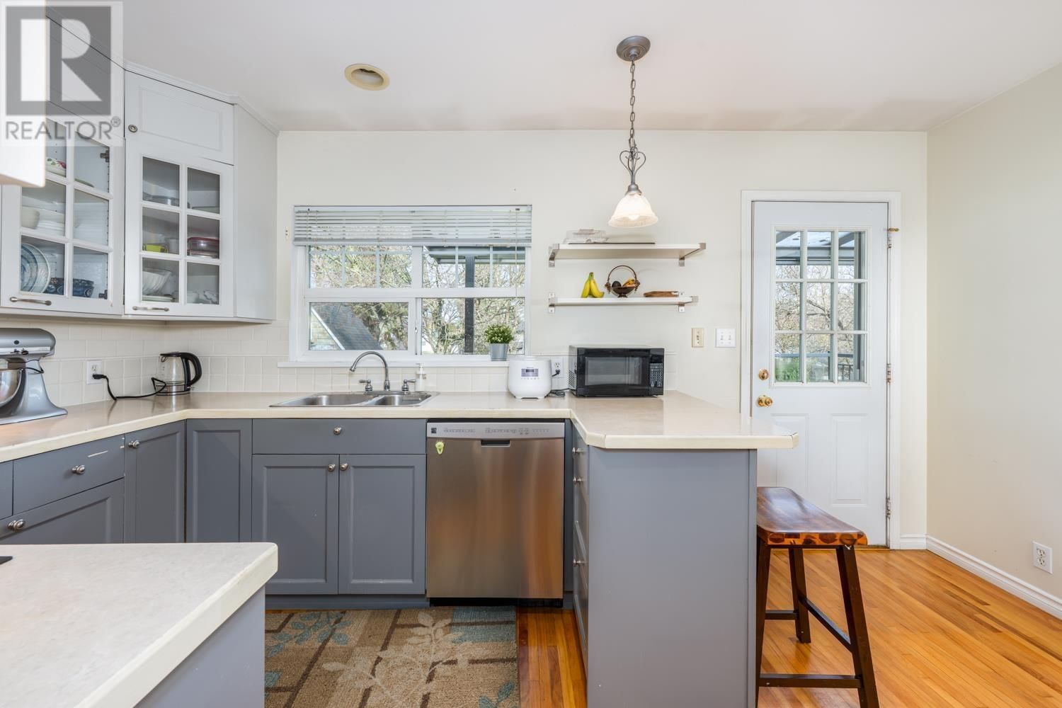 9263 10TH AVENUE Image 10