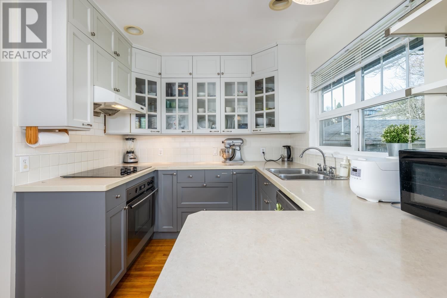 9263 10TH AVENUE Image 11