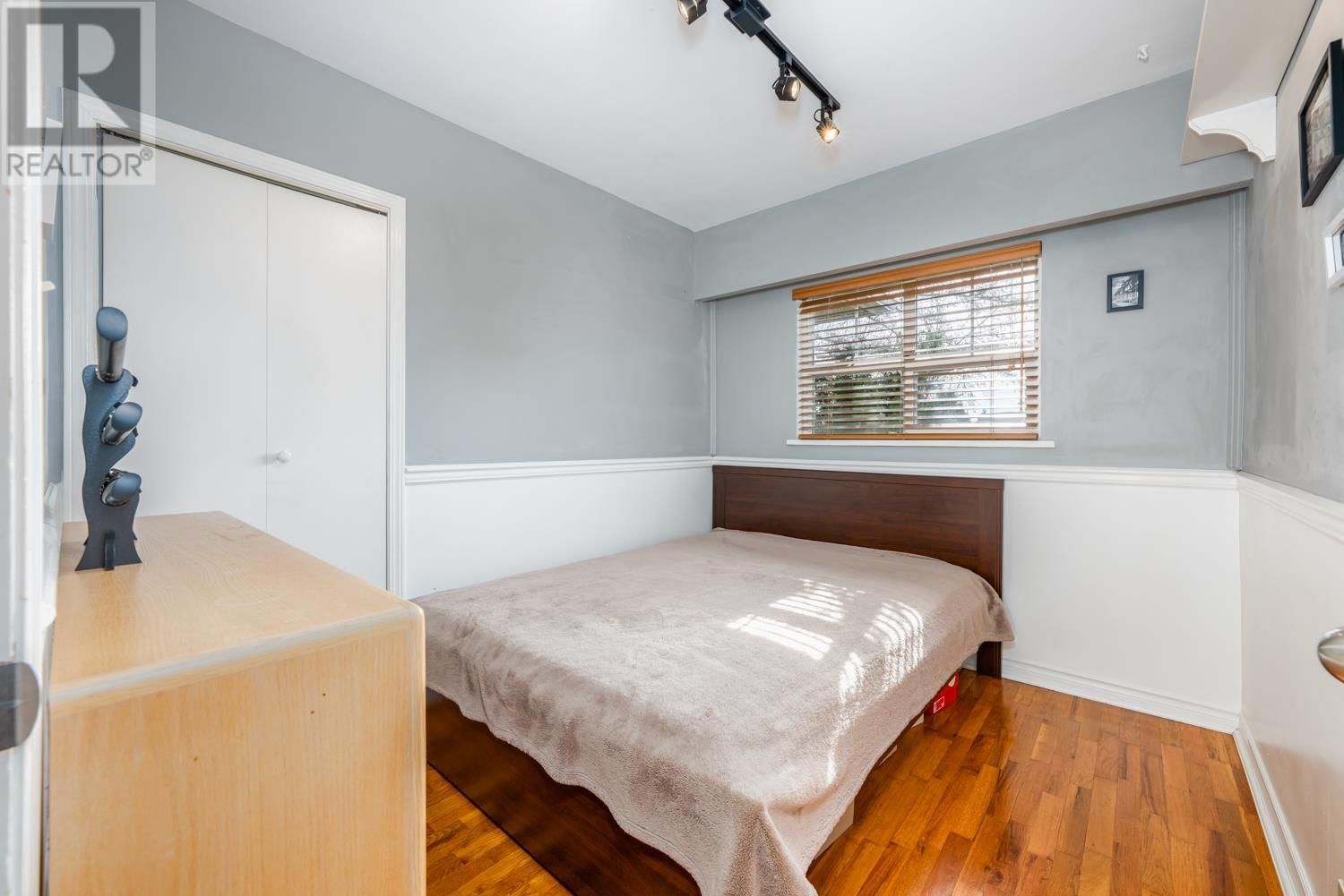 9263 10TH AVENUE Image 12