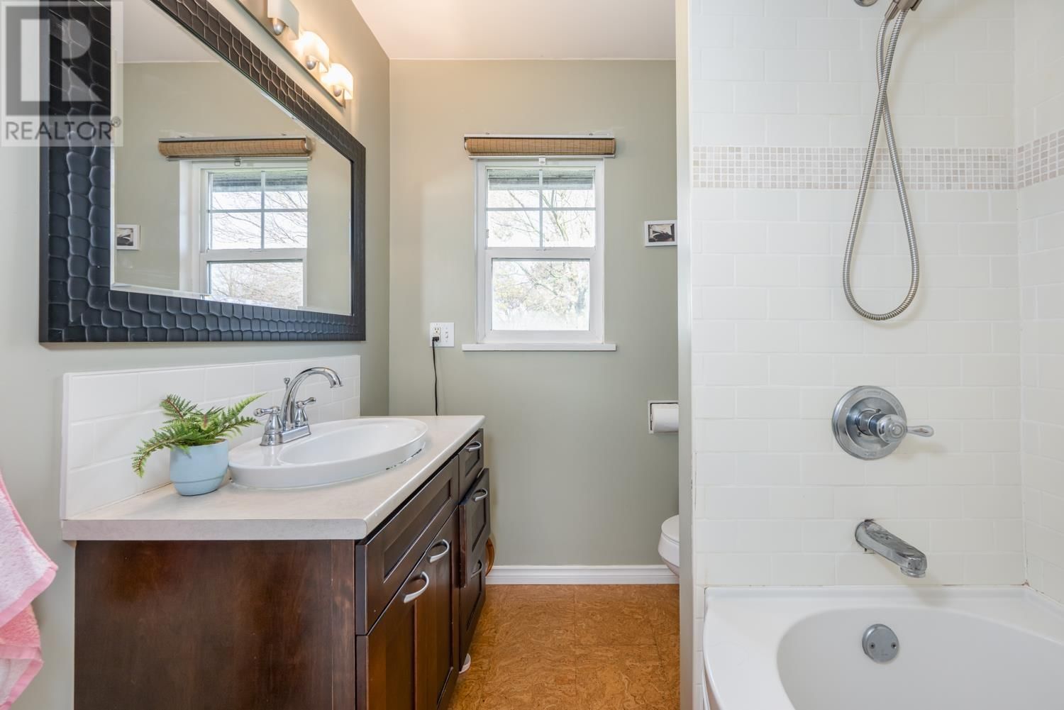 9263 10TH AVENUE Image 15