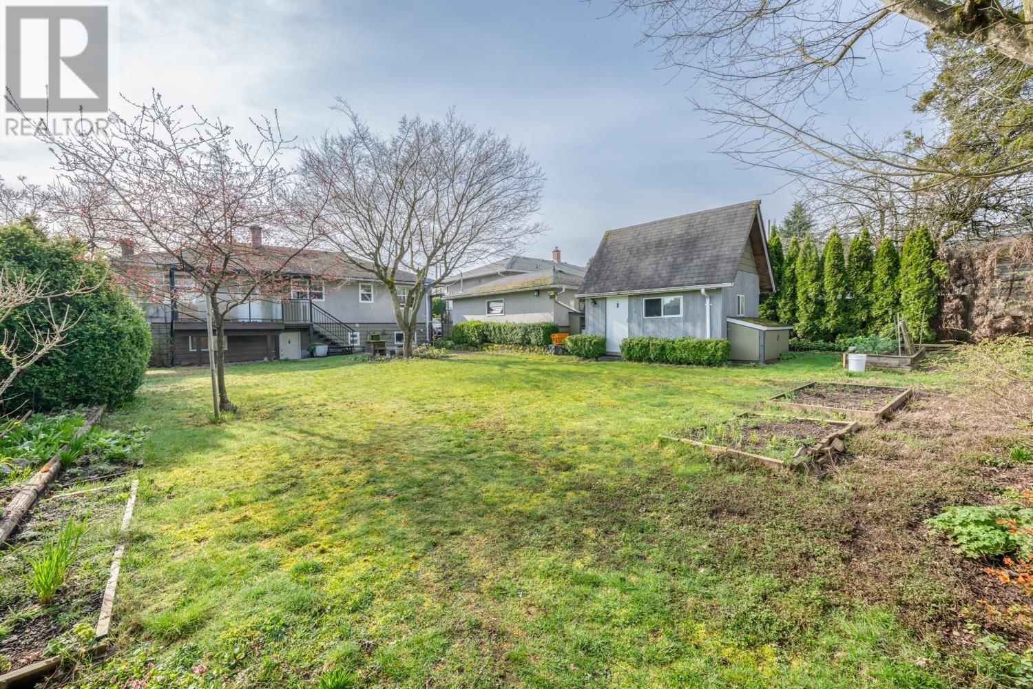 9263 10TH AVENUE Image 21