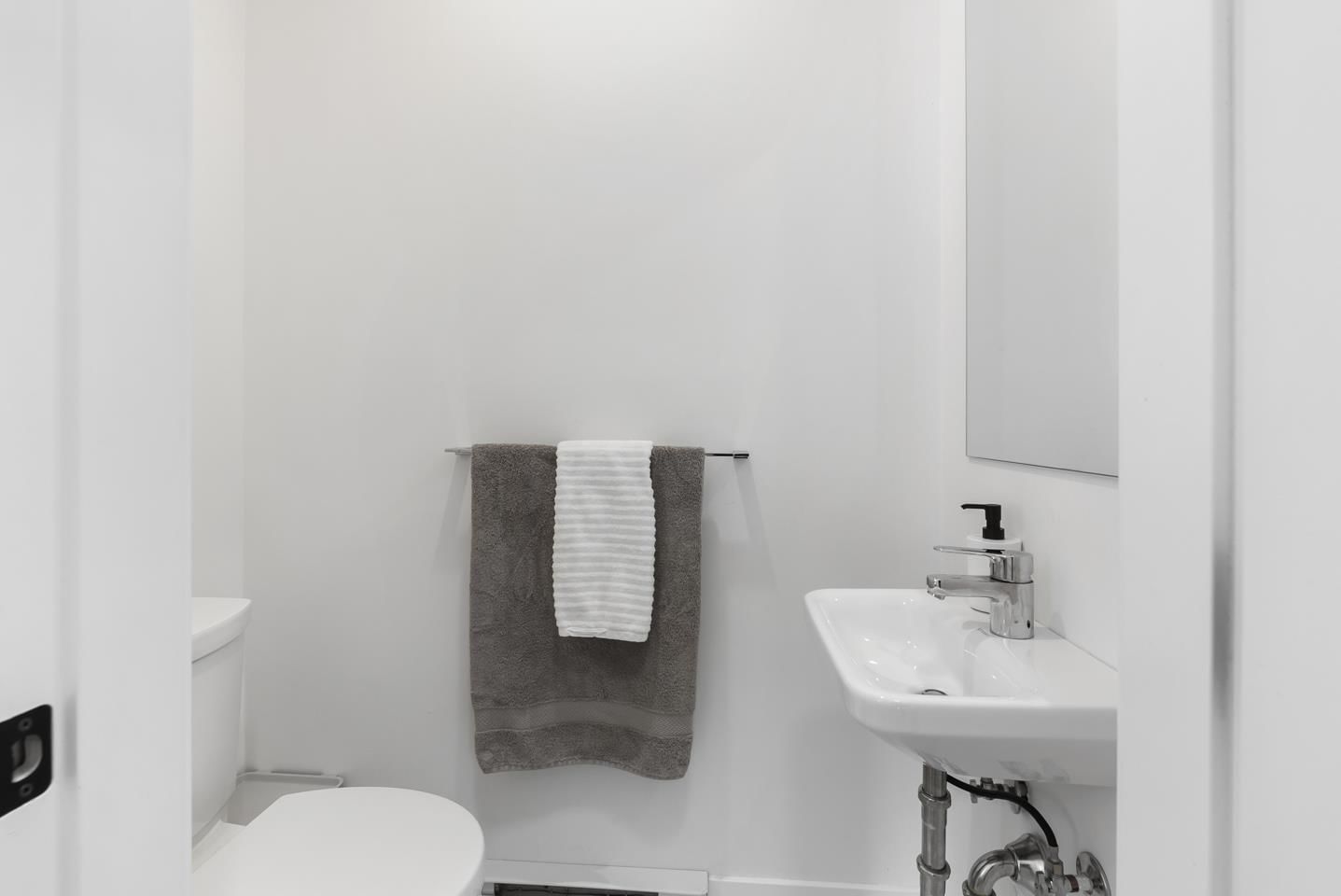 20 - 17555 57A Image 21