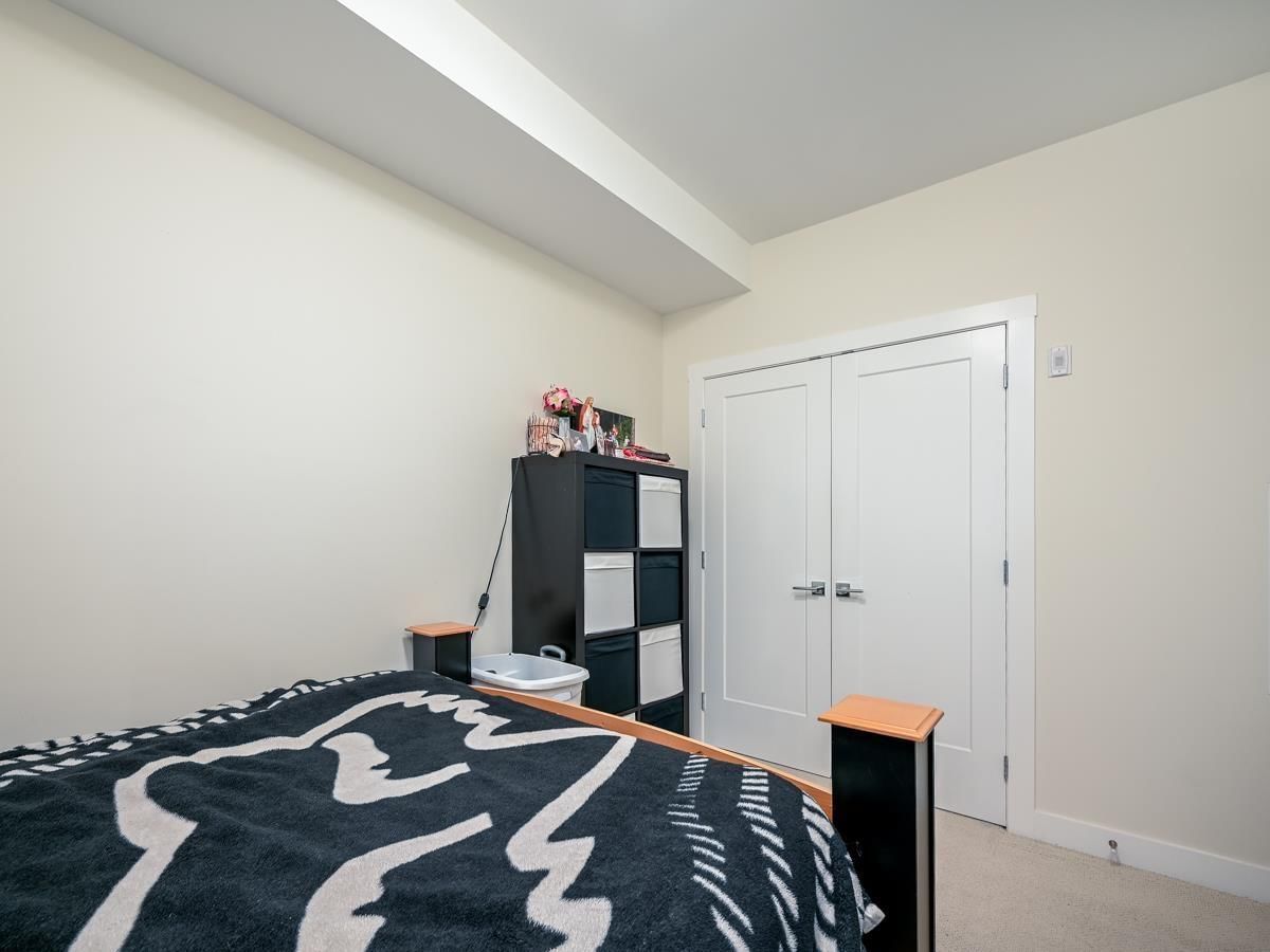 203 - 20356 72B Image 12