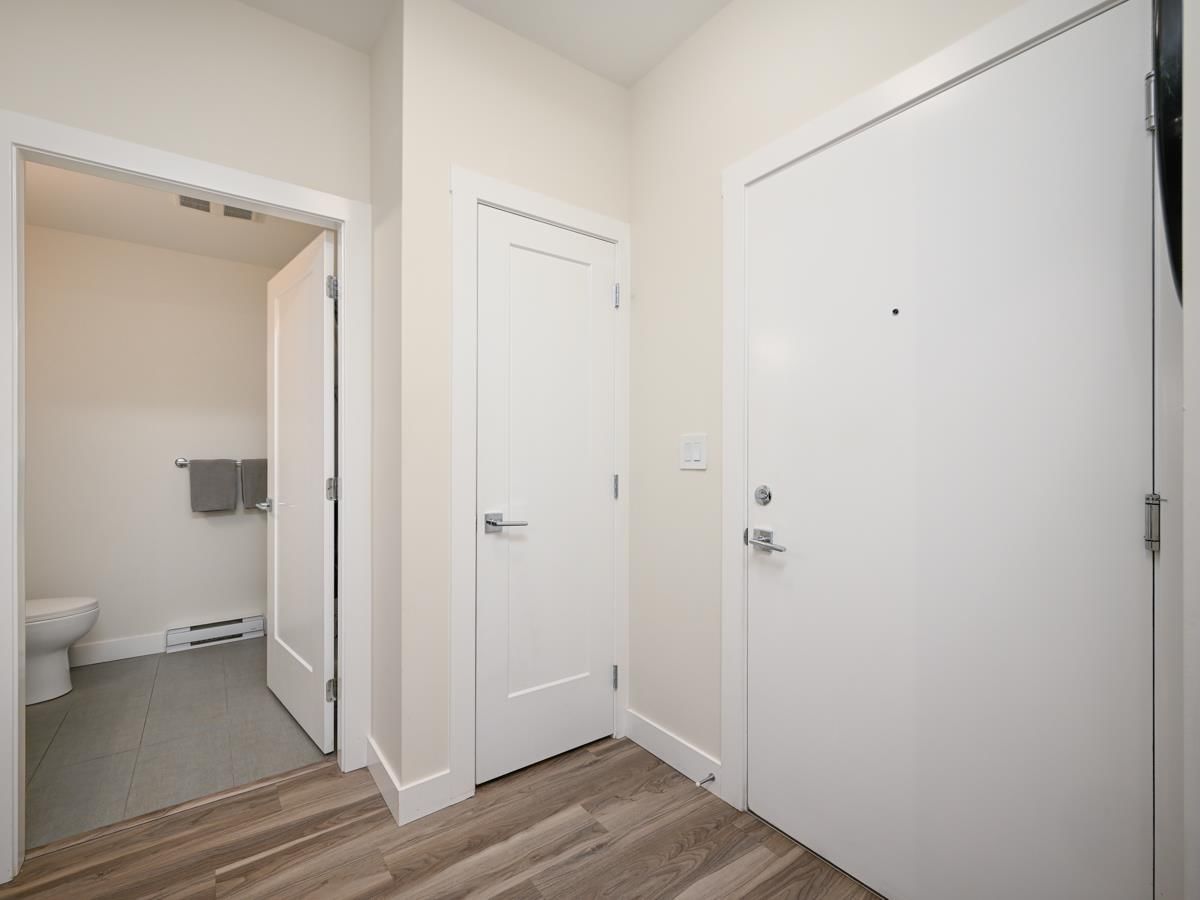 203 - 20356 72B Image 23
