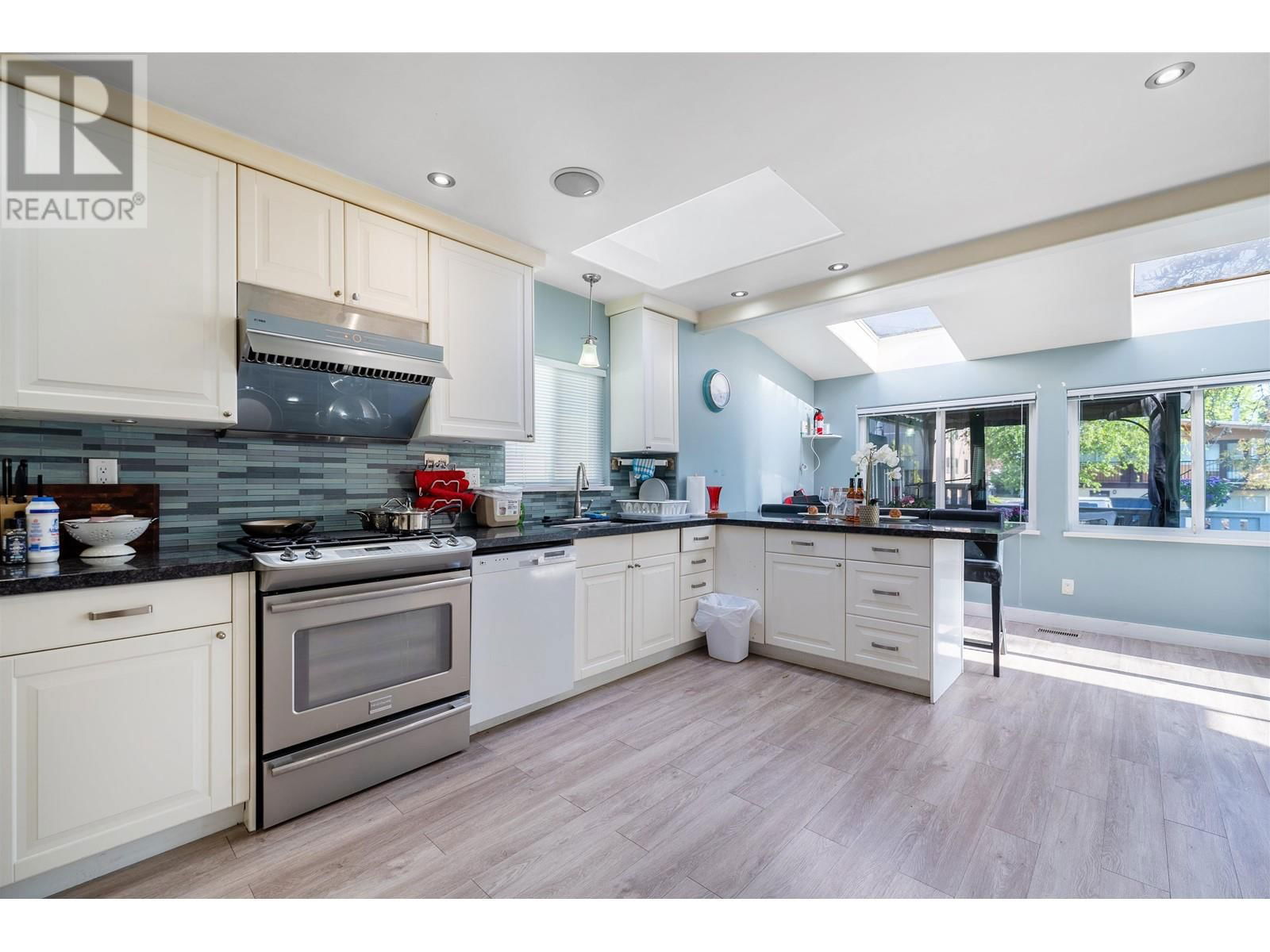 2085 45TH AVENUE Image 11