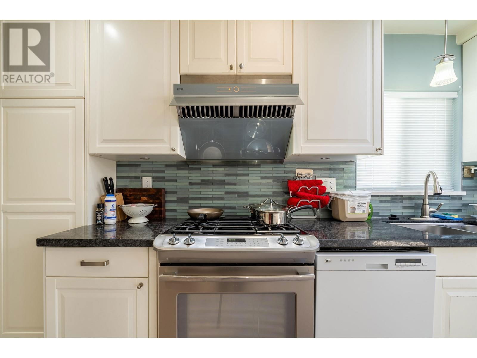 2085 45TH AVENUE Image 12