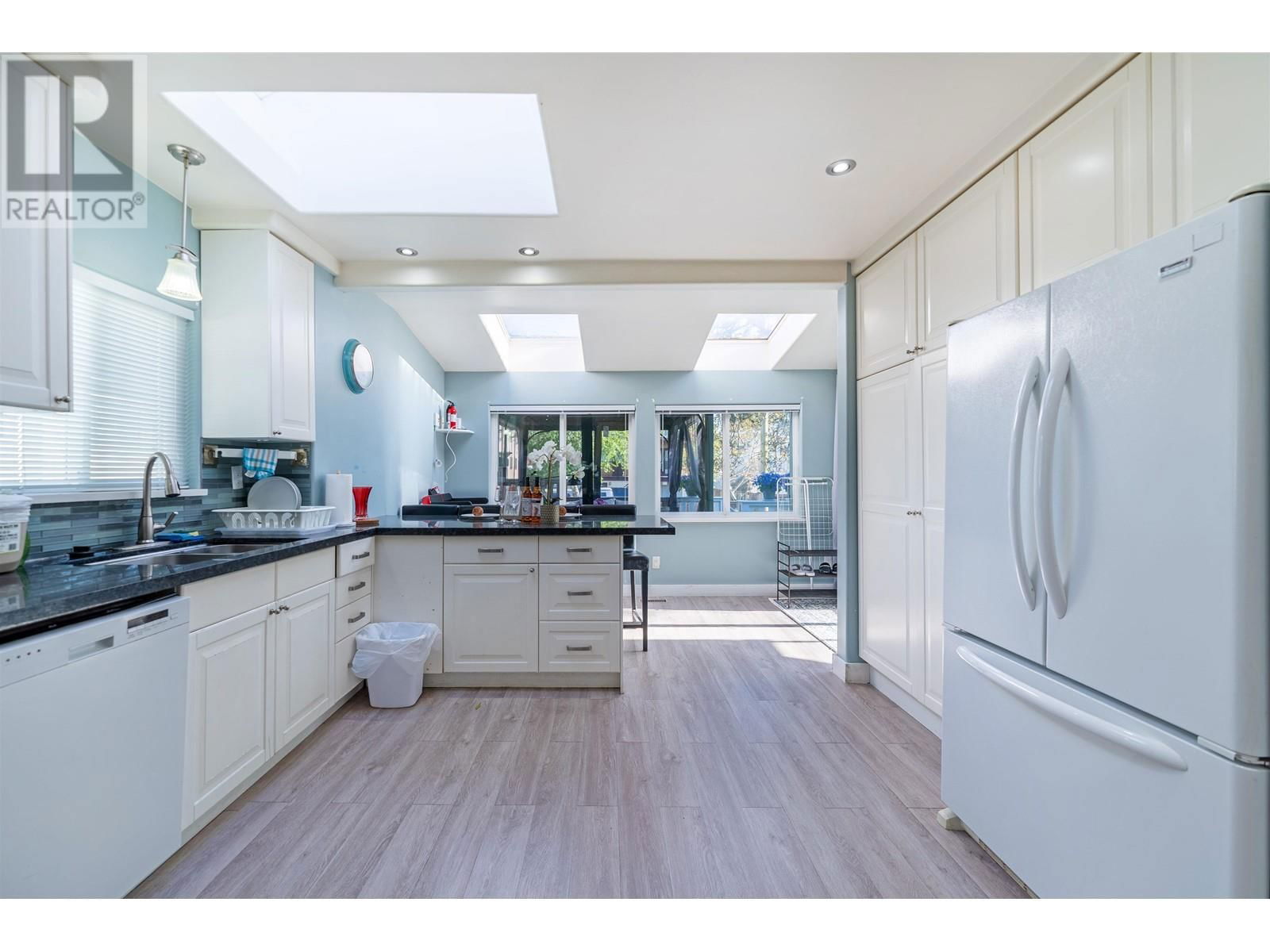2085 45TH AVENUE Image 13
