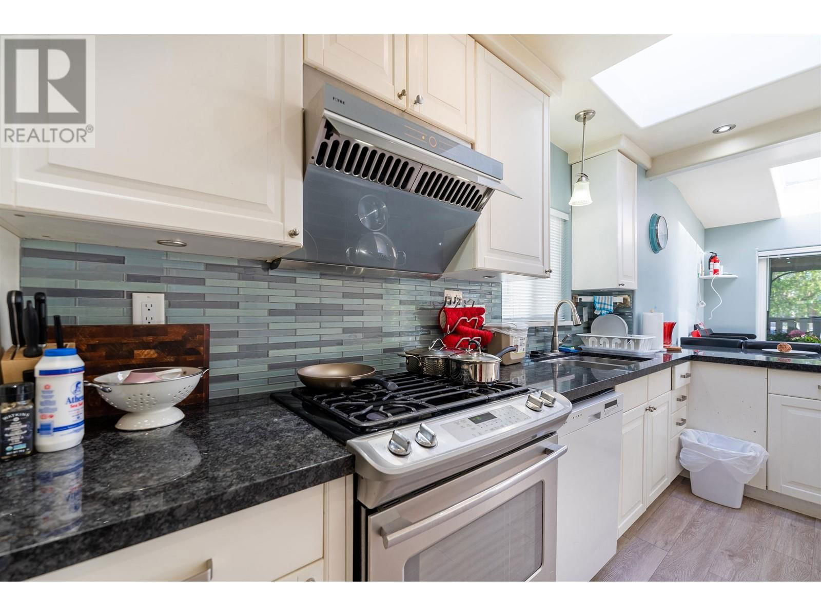 2085 45TH AVENUE Image 15