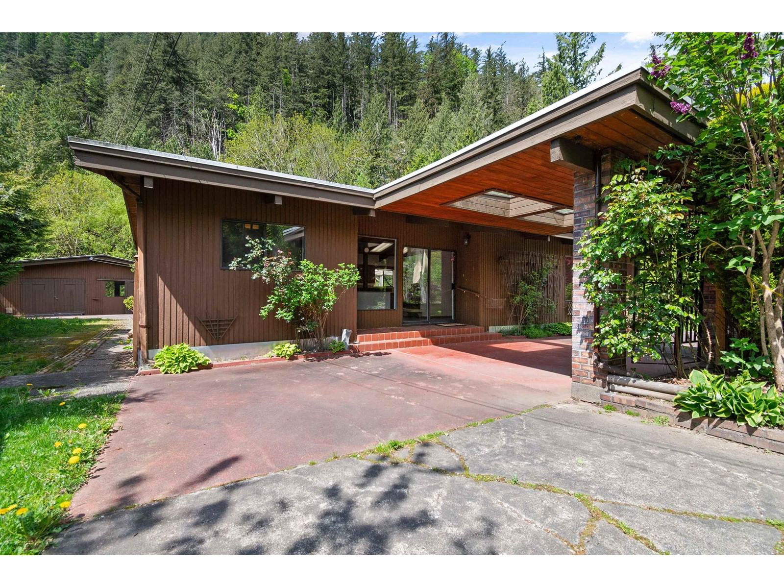 960 HOT SPRINGS ROAD Image 1