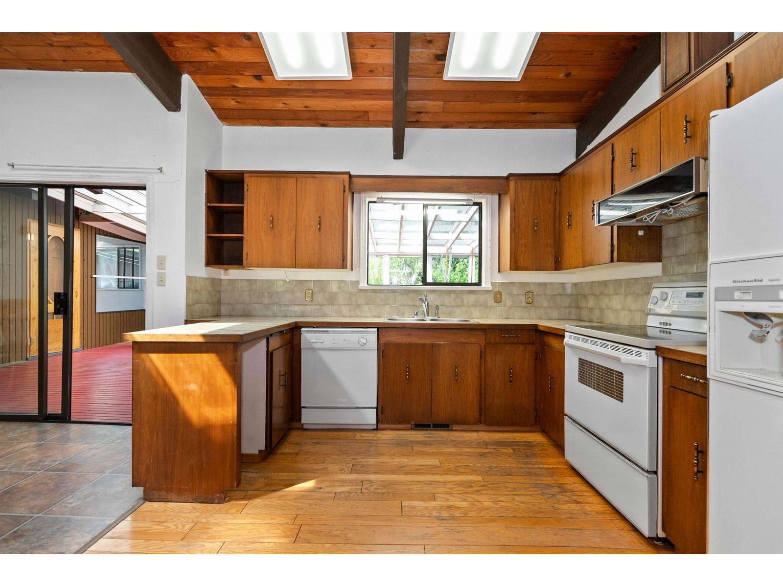 960 HOT SPRINGS ROAD Image 10