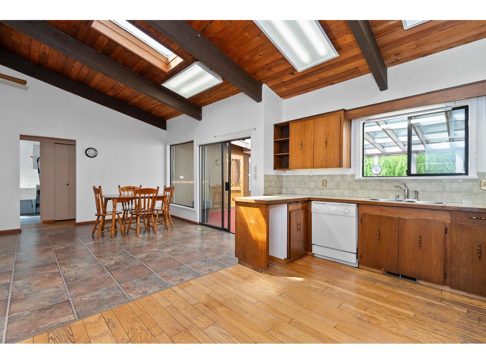 960 HOT SPRINGS ROAD Image 11