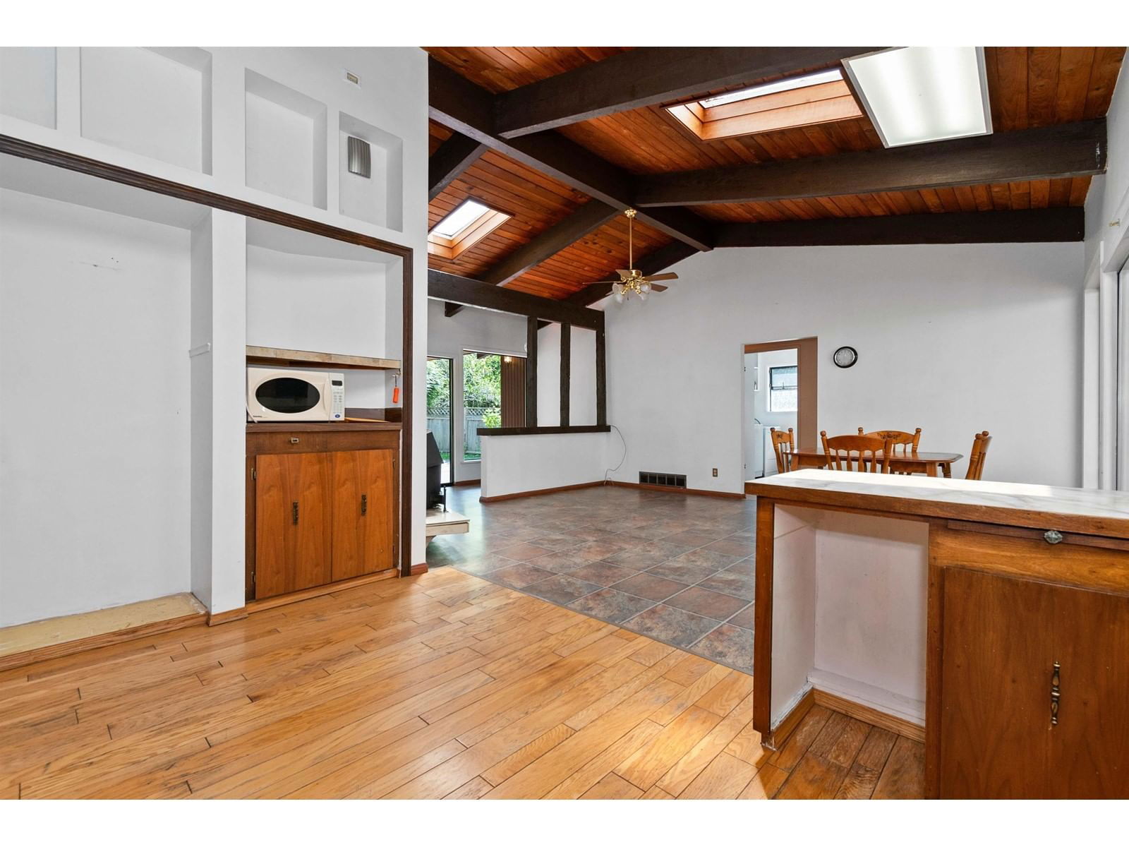 960 HOT SPRINGS ROAD Image 12