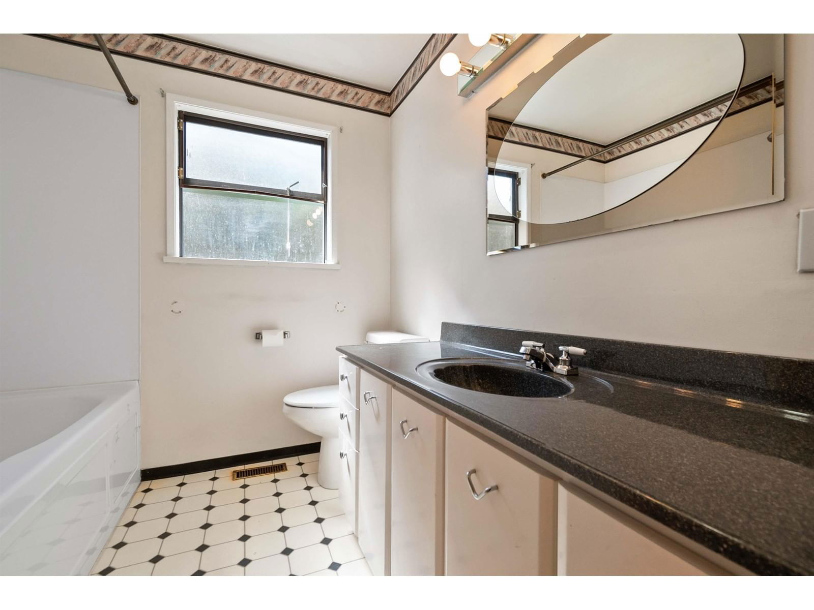 960 HOT SPRINGS ROAD Image 21