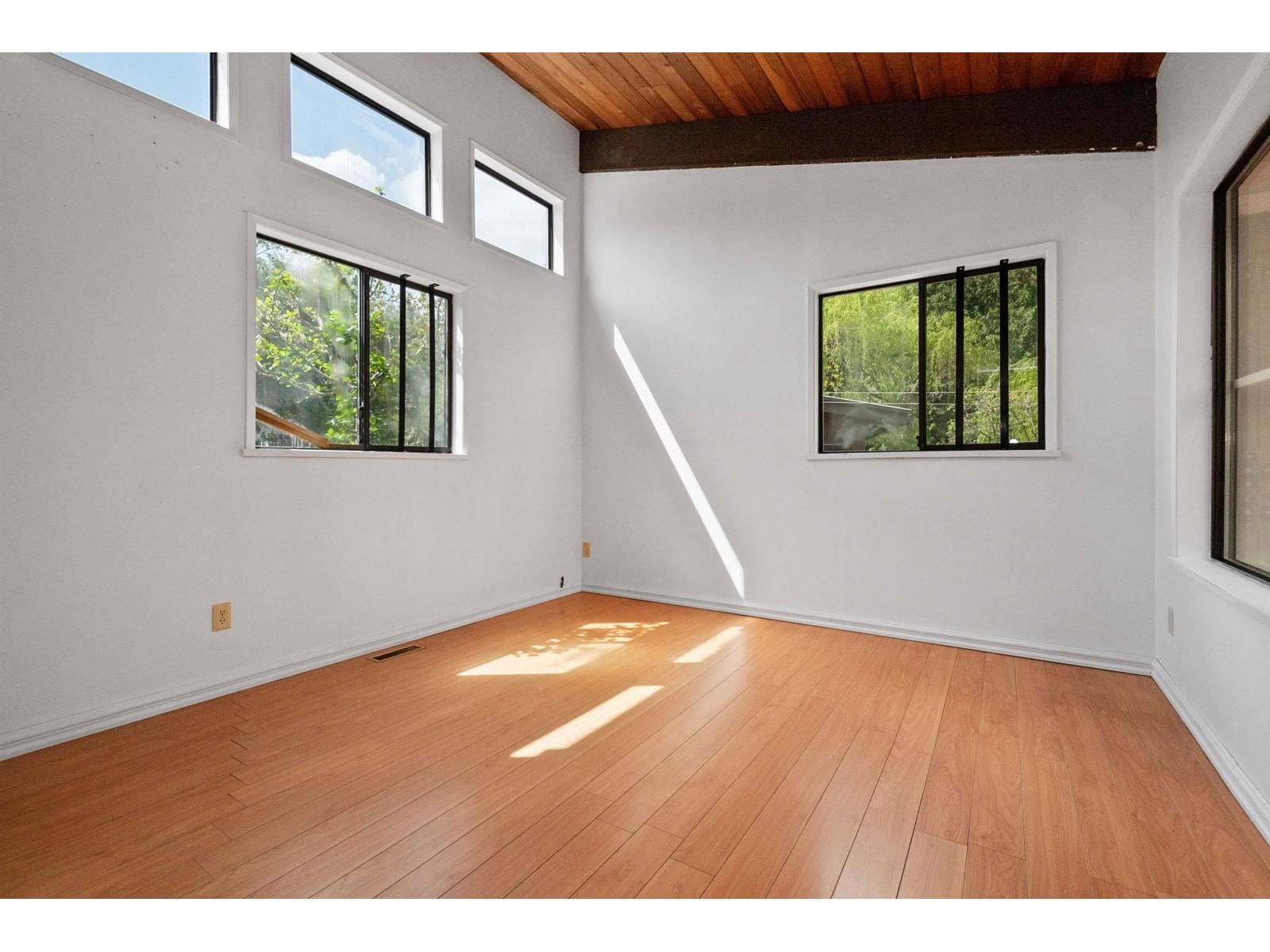 960 HOT SPRINGS ROAD Image 22