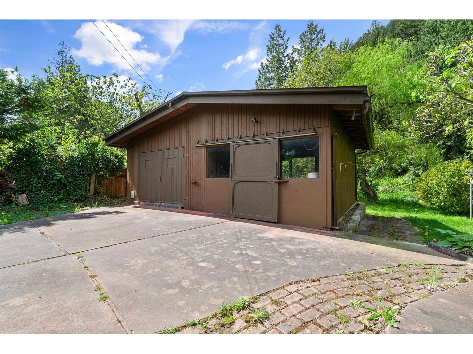 960 HOT SPRINGS ROAD Image 33