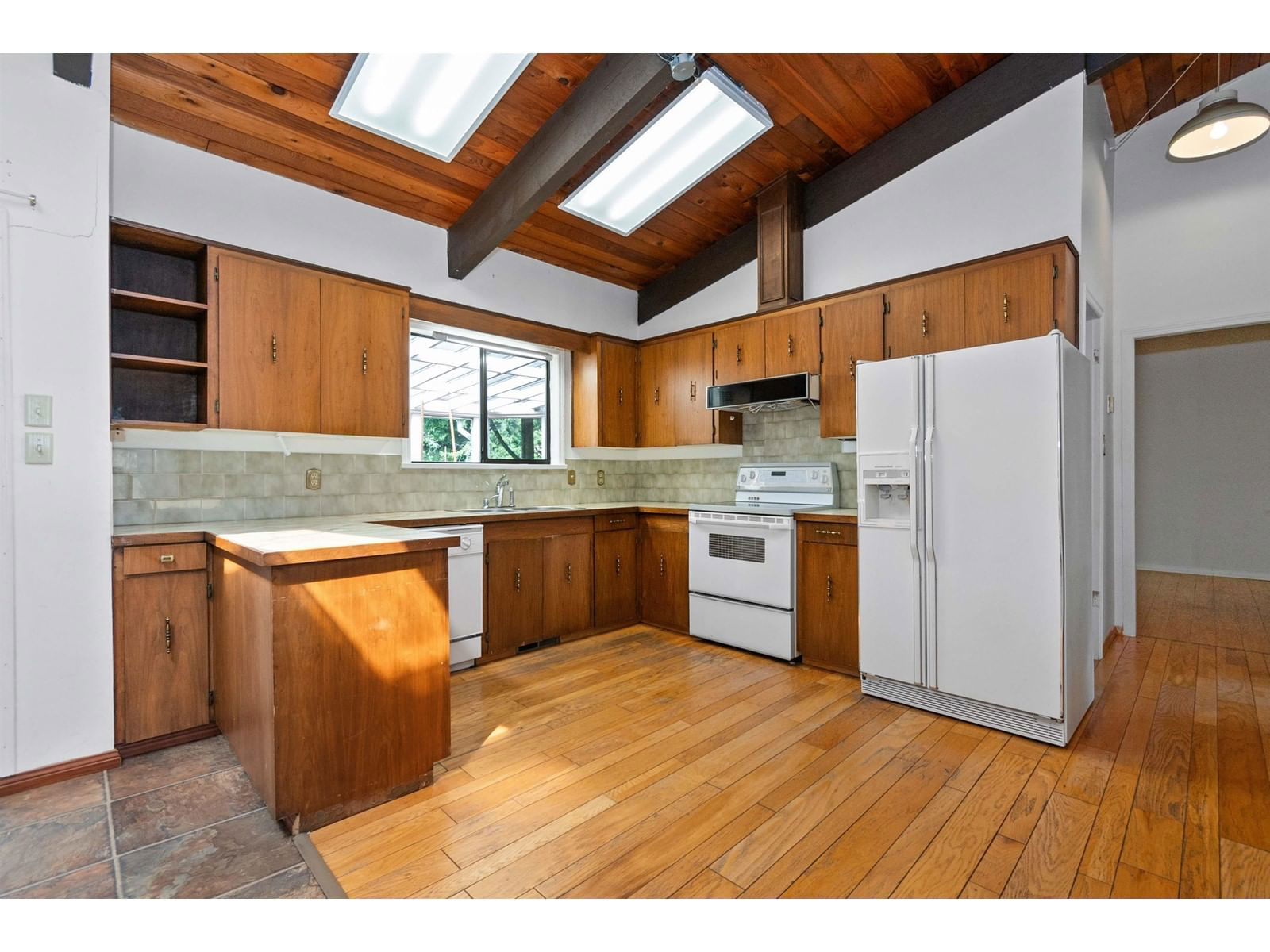 960 HOT SPRINGS ROAD Image 9