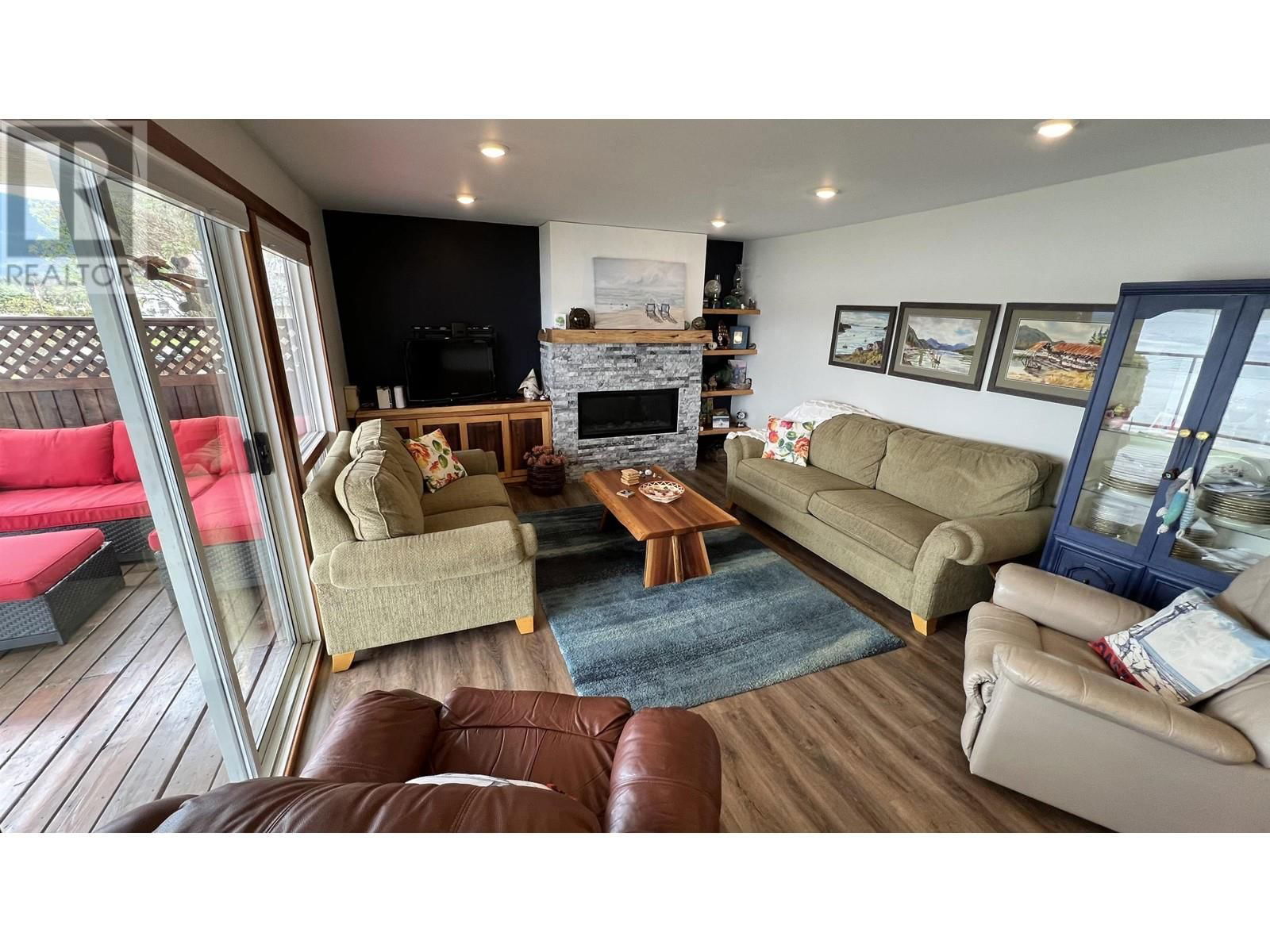 2765 FIRST AVENUE Image 4