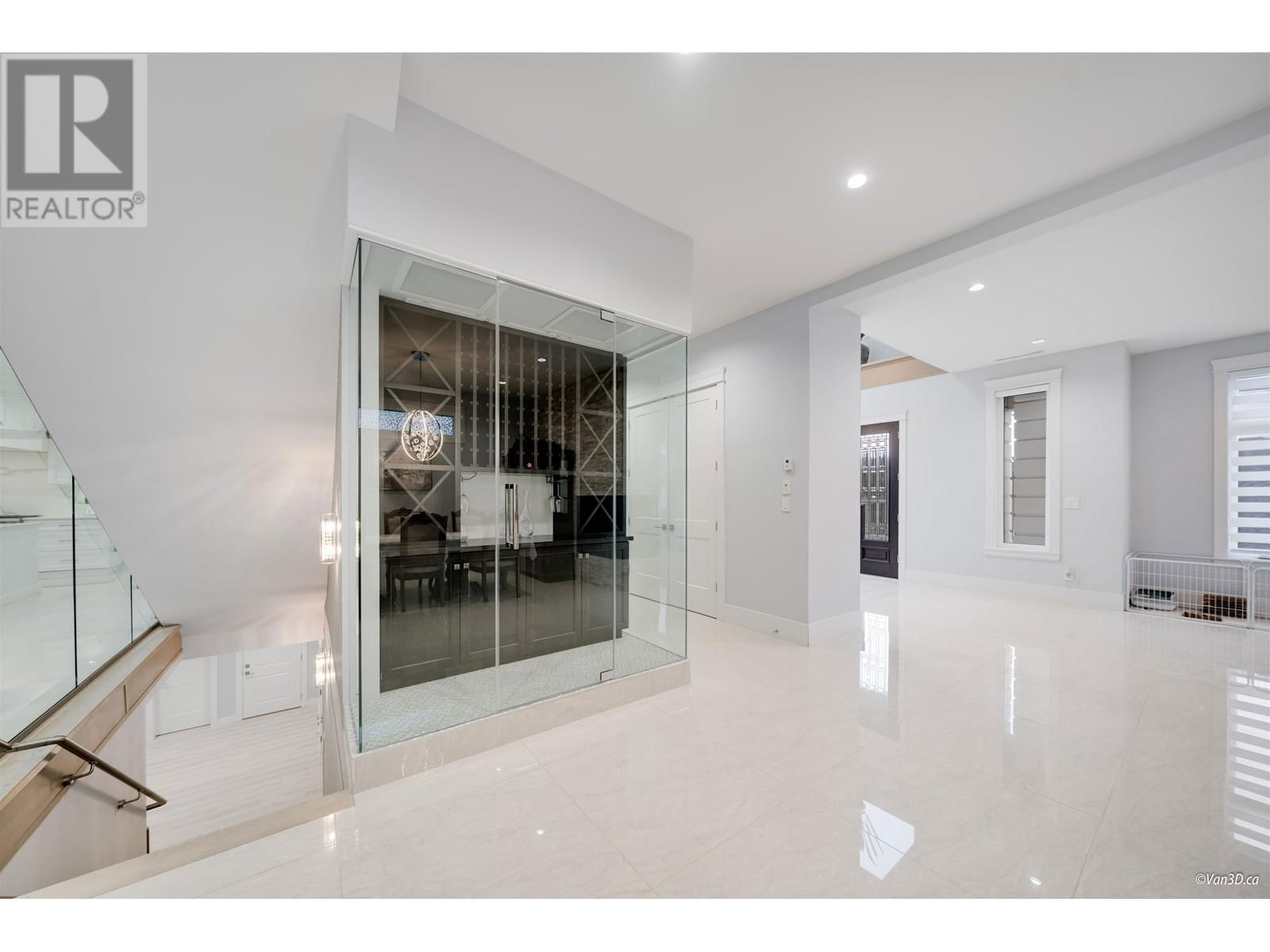 656 BLUE MOUNTAIN STREET Image 11