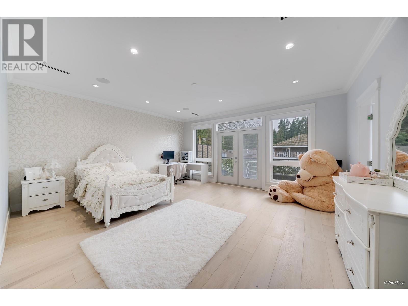 656 BLUE MOUNTAIN STREET Image 19