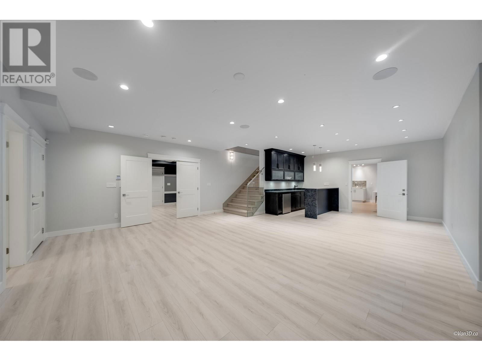 656 BLUE MOUNTAIN STREET Image 31