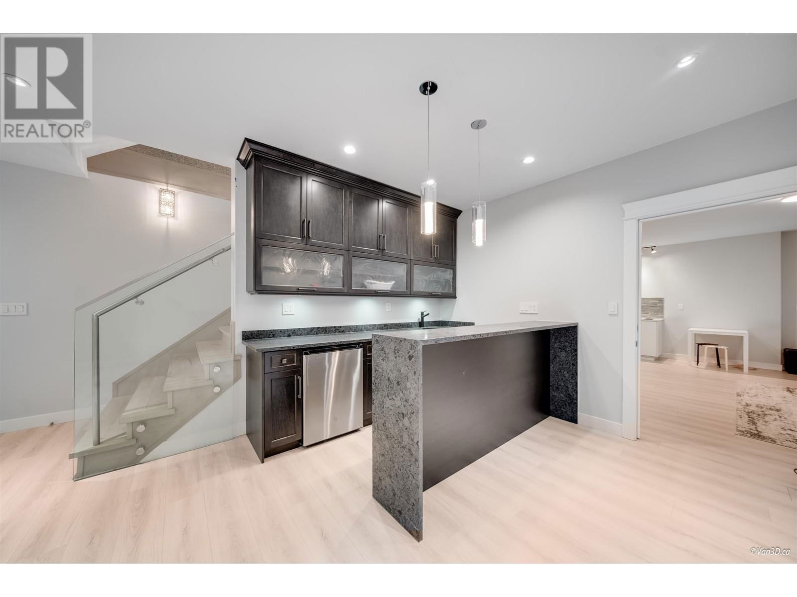 656 BLUE MOUNTAIN STREET Image 32