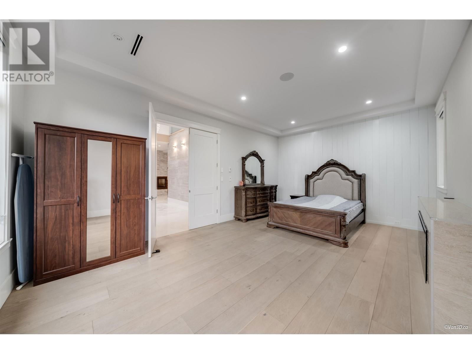 656 BLUE MOUNTAIN STREET Image 38
