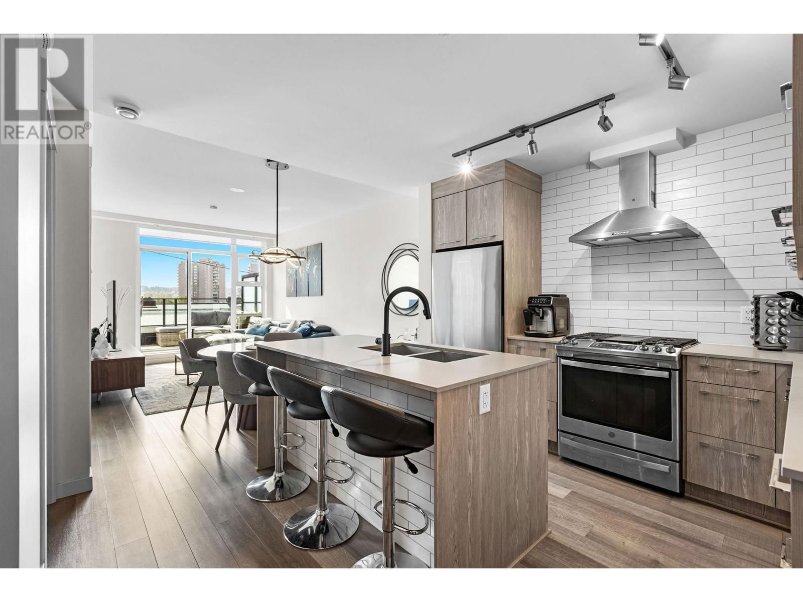 1013 QUEBEC STREET Image 1