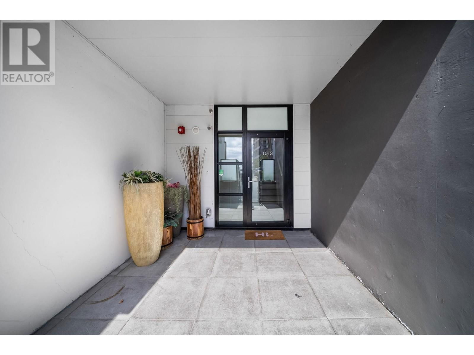 1013 QUEBEC STREET Image 14