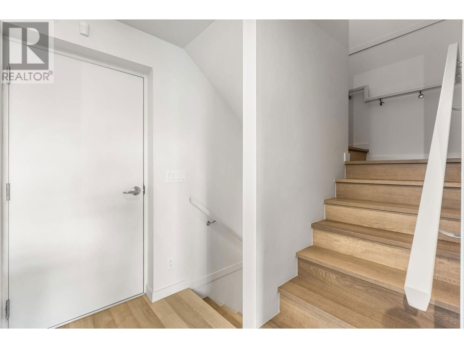 1013 QUEBEC STREET Image 7