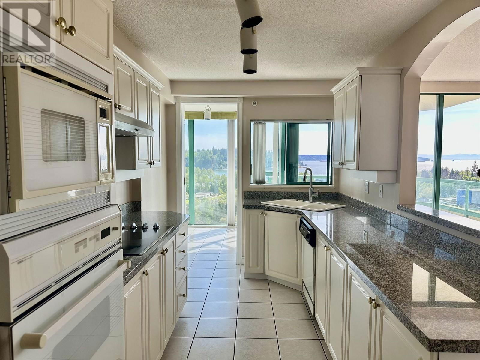 20C - 338 TAYLOR WAY Image 13