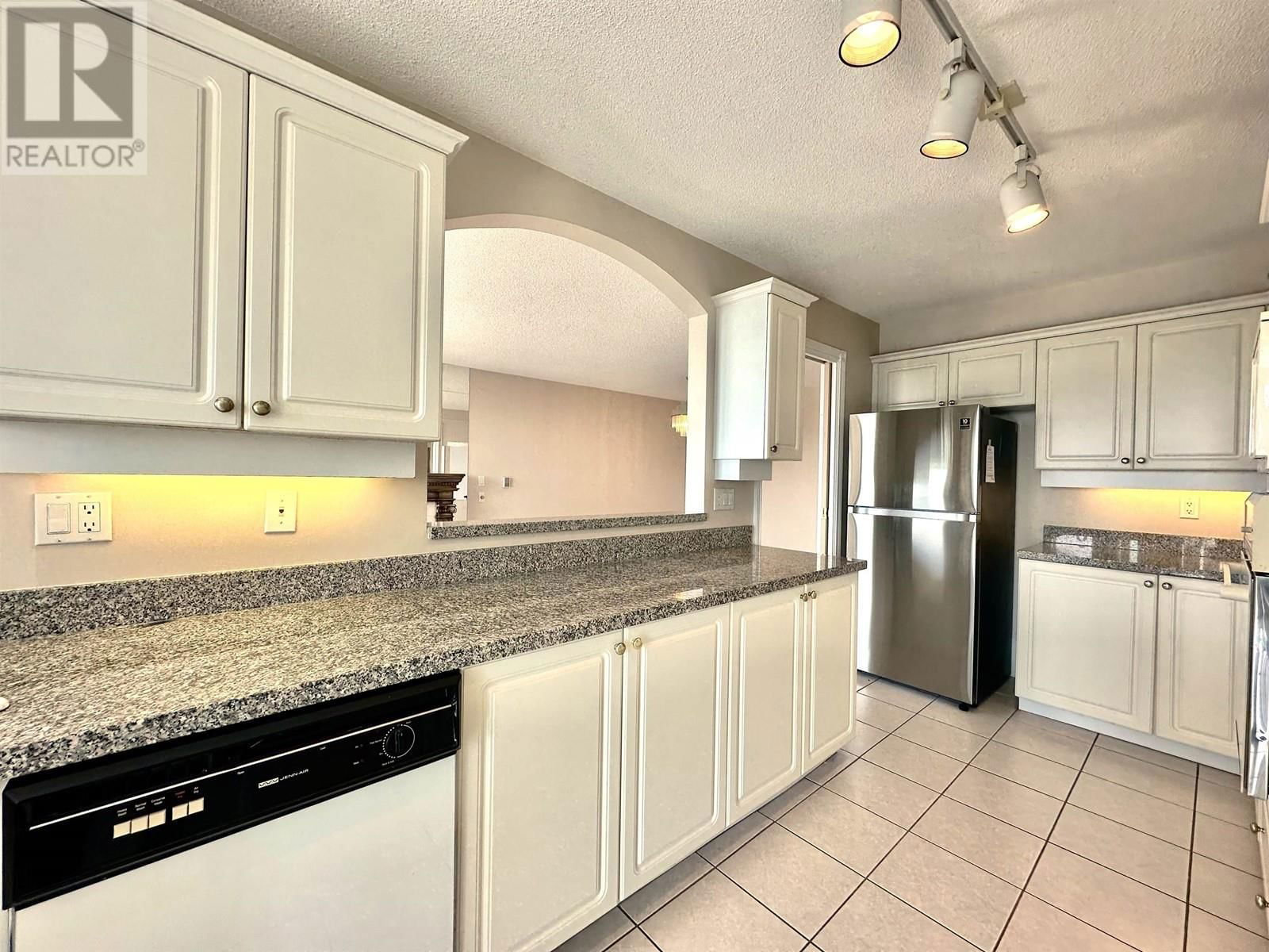 20C - 338 TAYLOR WAY Image 14
