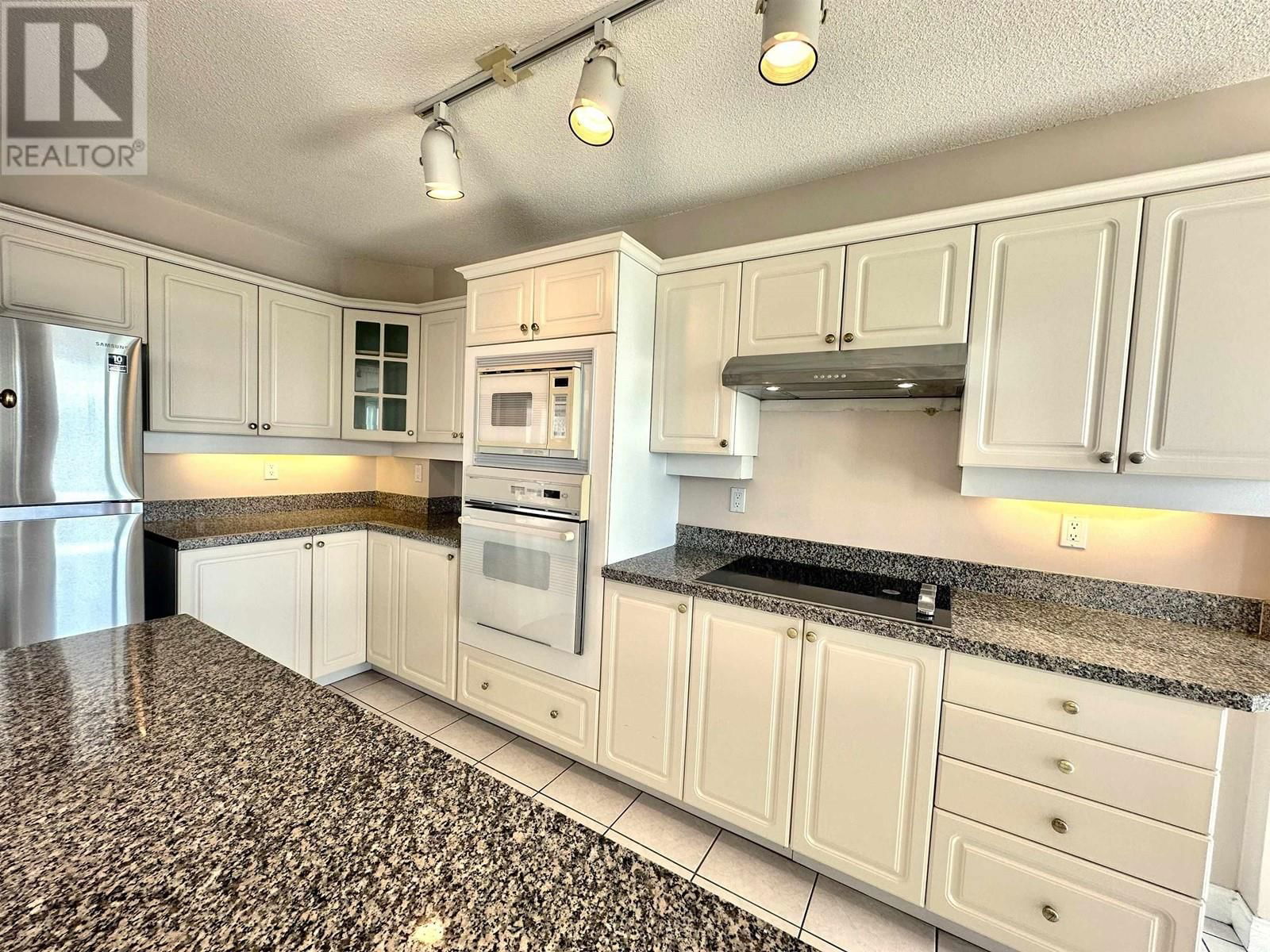 20C - 338 TAYLOR WAY Image 15