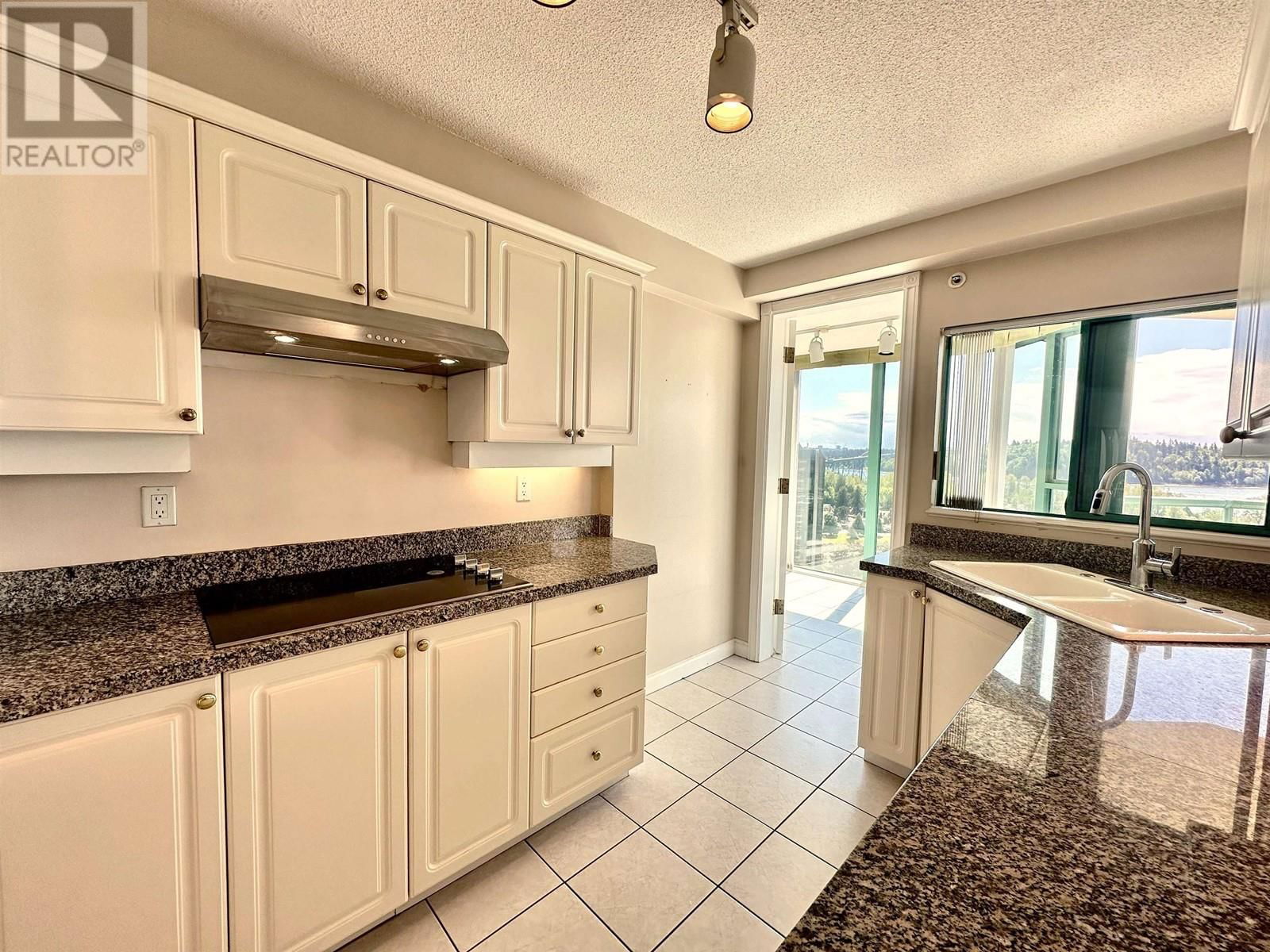 20C - 338 TAYLOR WAY Image 16