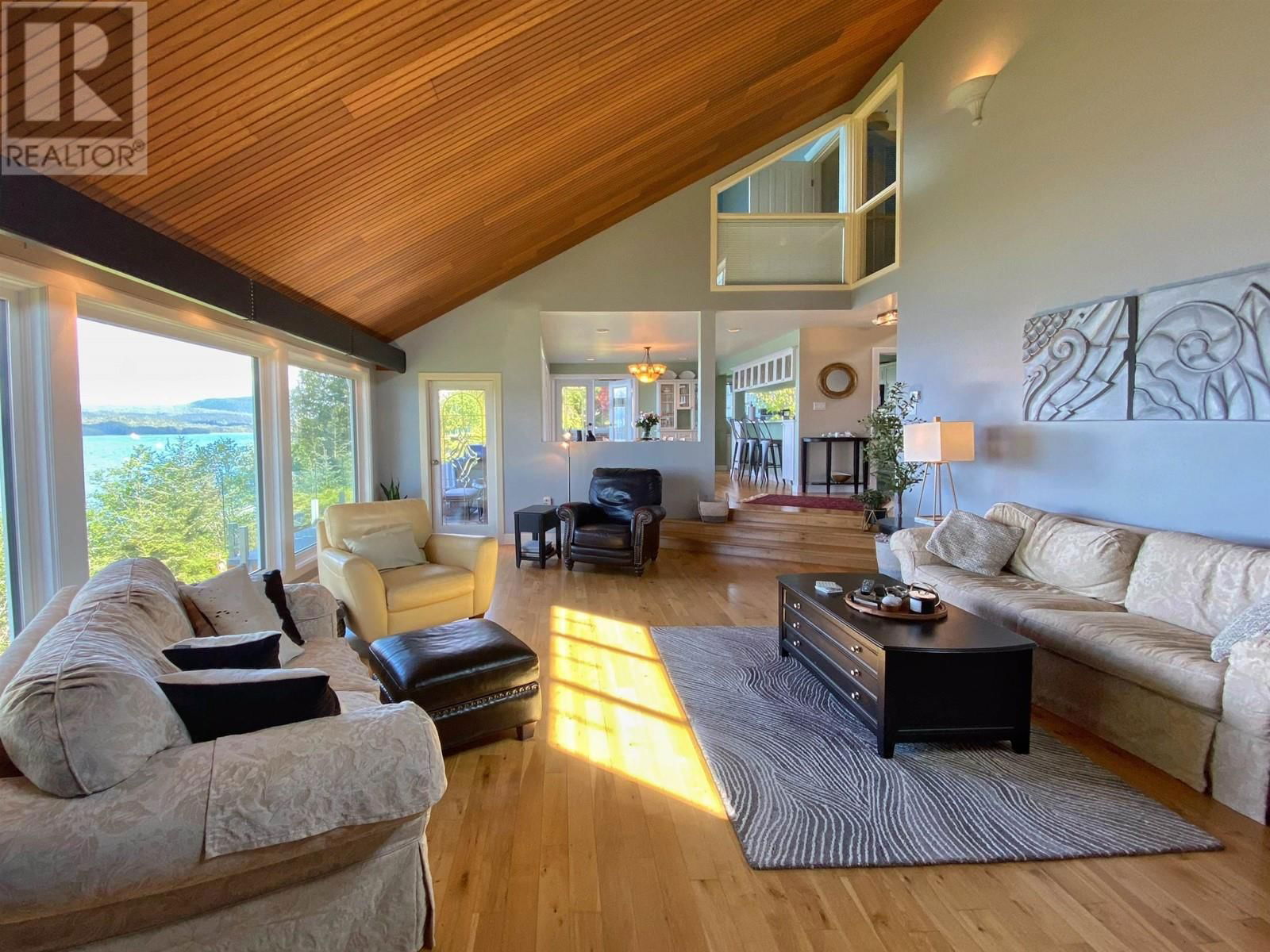 2130 GRAHAM AVENUE Image 10