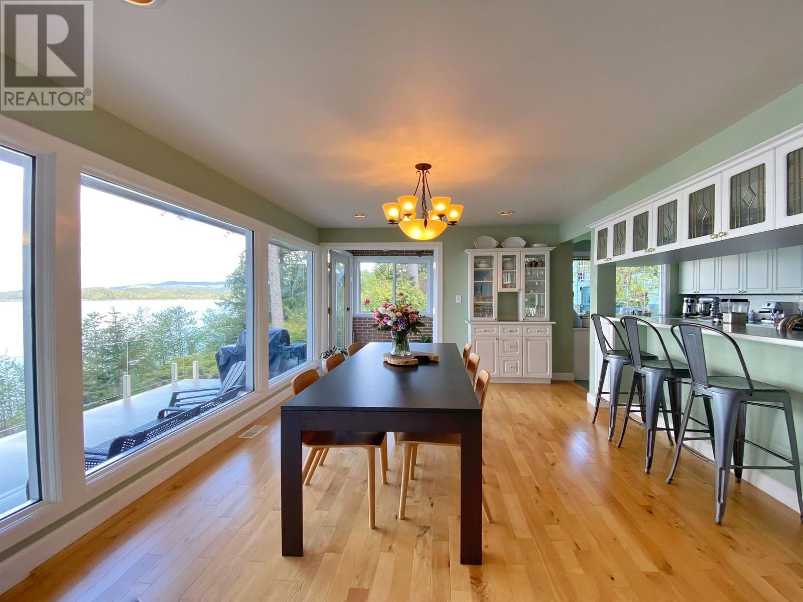 2130 GRAHAM AVENUE Image 12