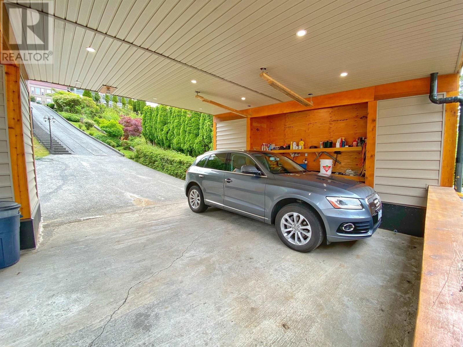 2130 GRAHAM AVENUE Image 17