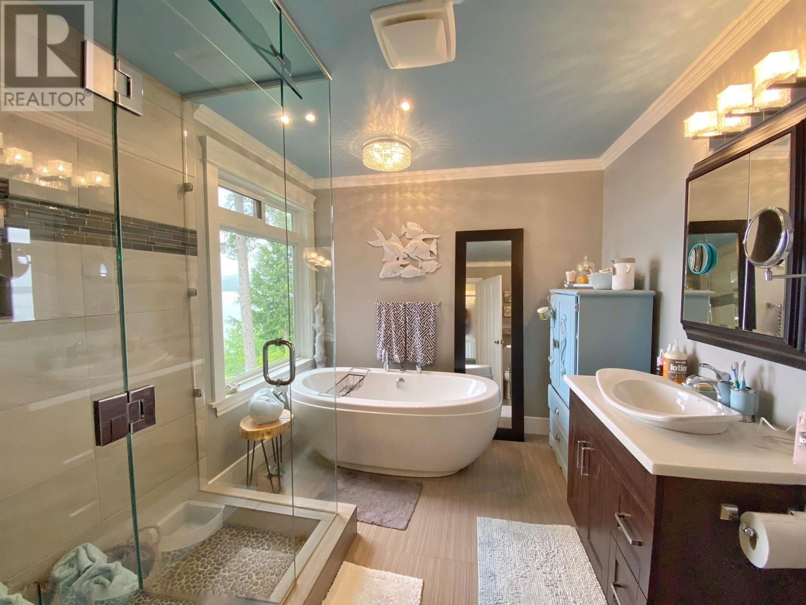 2130 GRAHAM AVENUE Image 28
