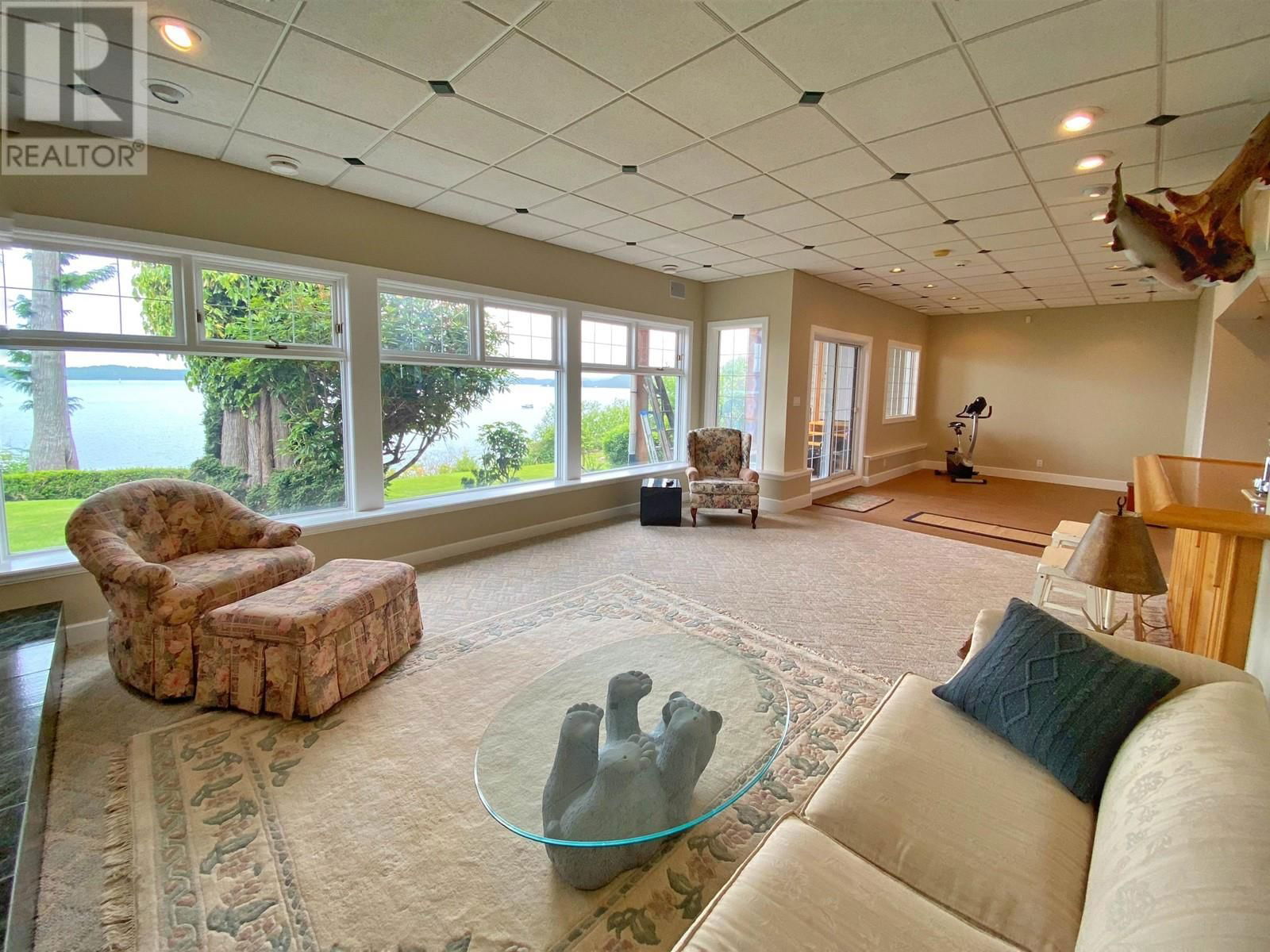 2130 GRAHAM AVENUE Image 31
