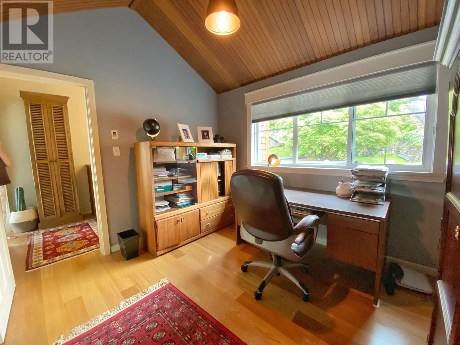 2130 GRAHAM AVENUE Image 32
