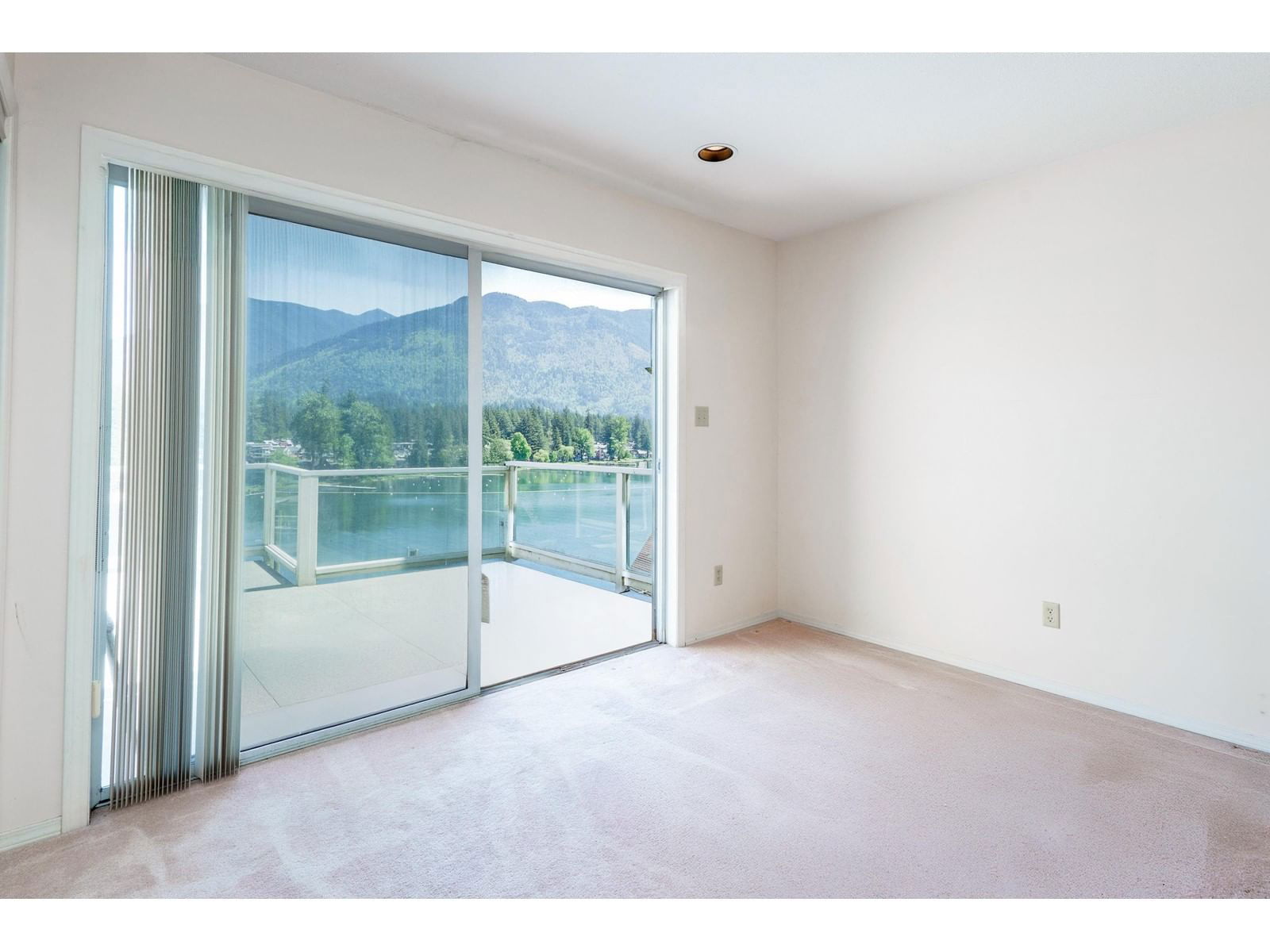 217 LAKESHORE DRIVE Image 14