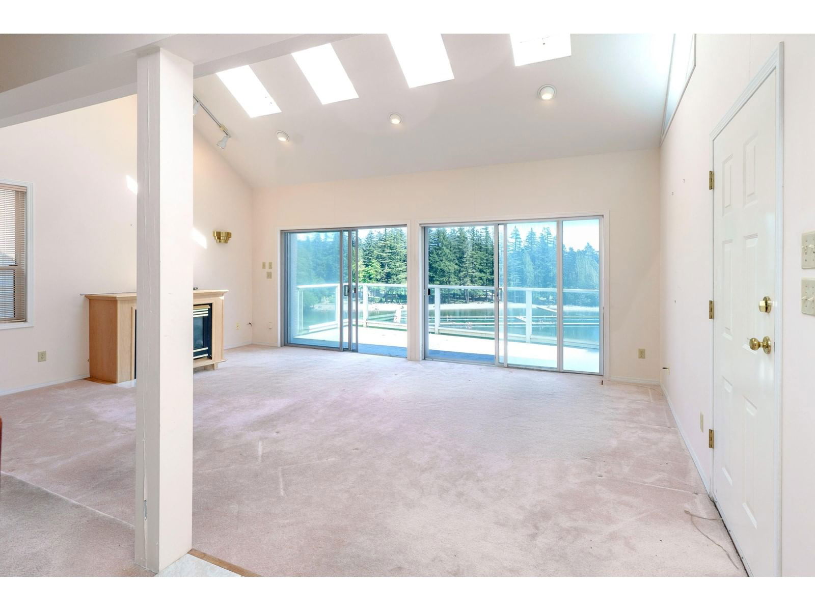 217 LAKESHORE DRIVE Image 16