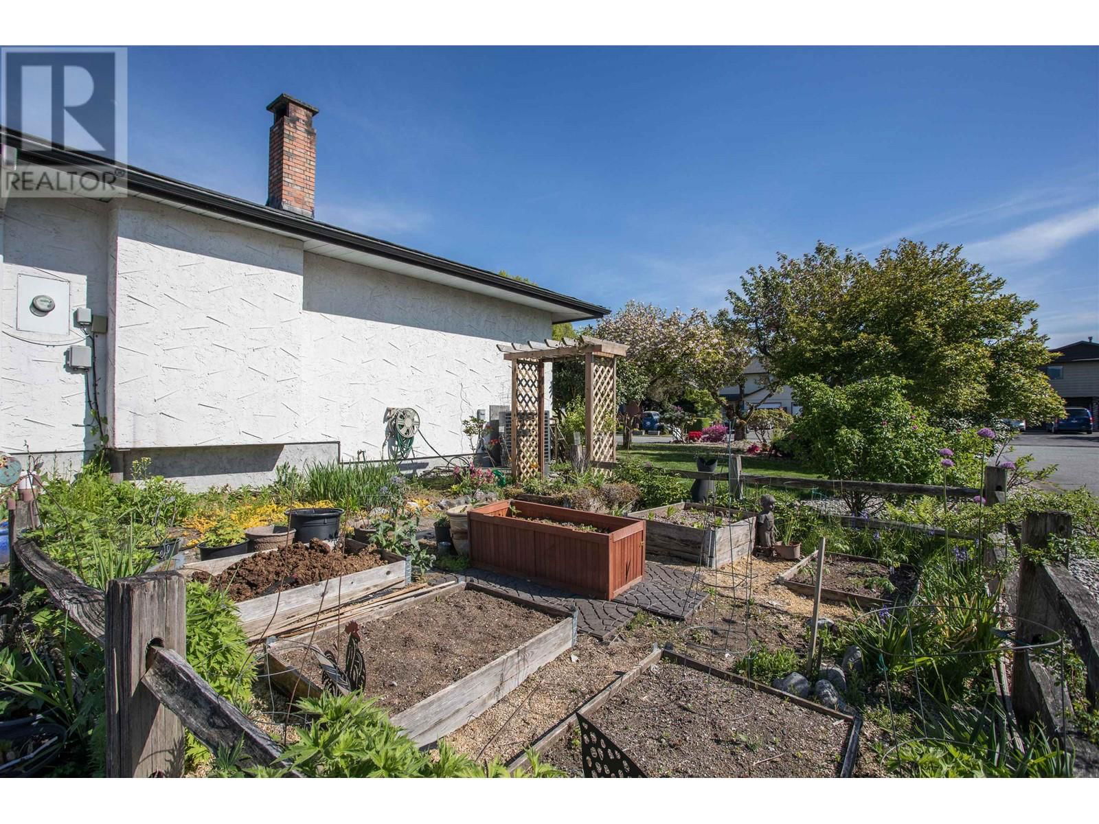 18985 119B AVENUE Image 37