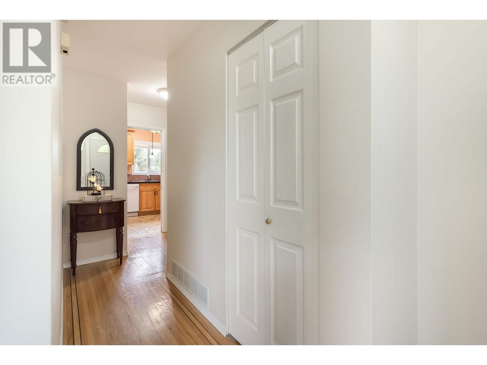 2070 LYONS COURT Image 12