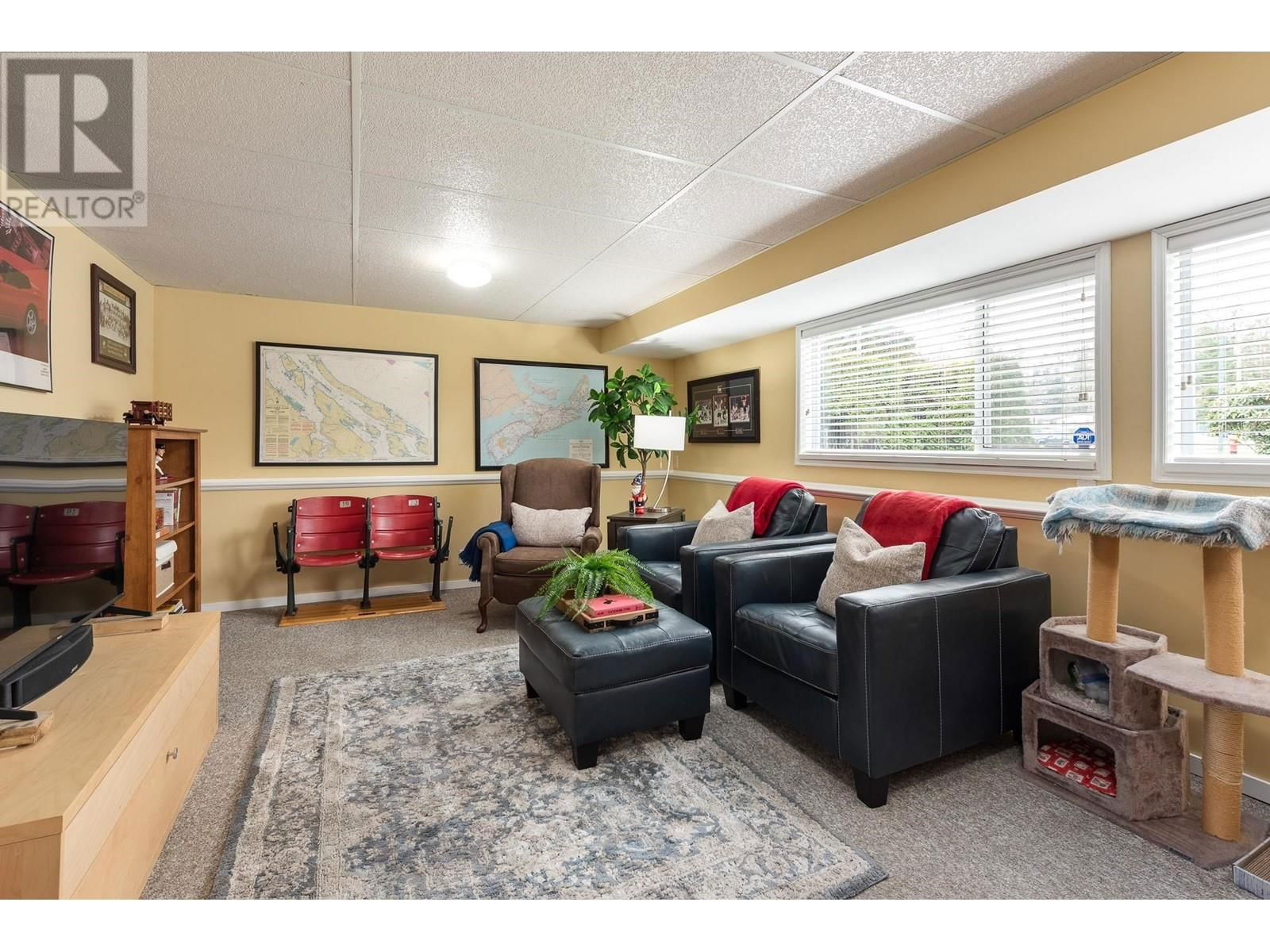 2070 LYONS COURT Image 19